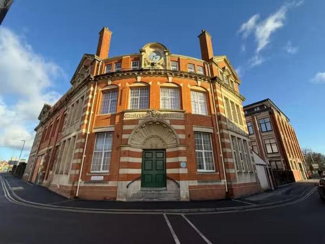 Cozy 1 BA 2 bedroom apartment for rent in 8 Sherborne Road, Ye.