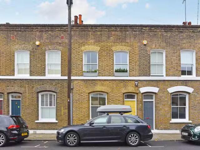 Cheap 1 BA 2 bedroom barn conversion for rent in Wimbolt Stree.