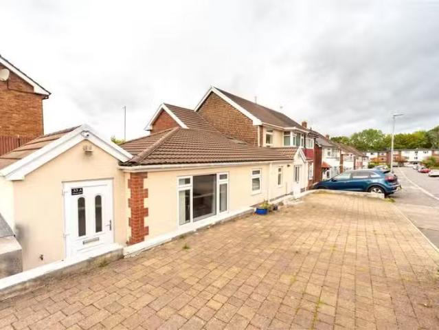 Cozy 1 BA 2 bedroom bungalow for rent in Torrens Drive, Lakesi.