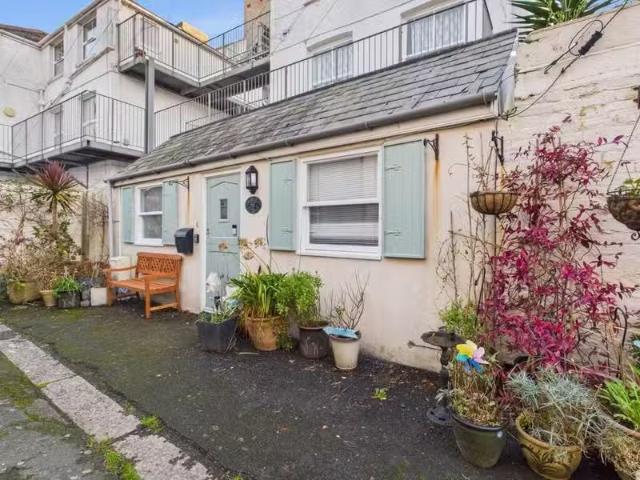 Just in! 1 BA 2 bedroom ground floor flat for rent in Marine P.