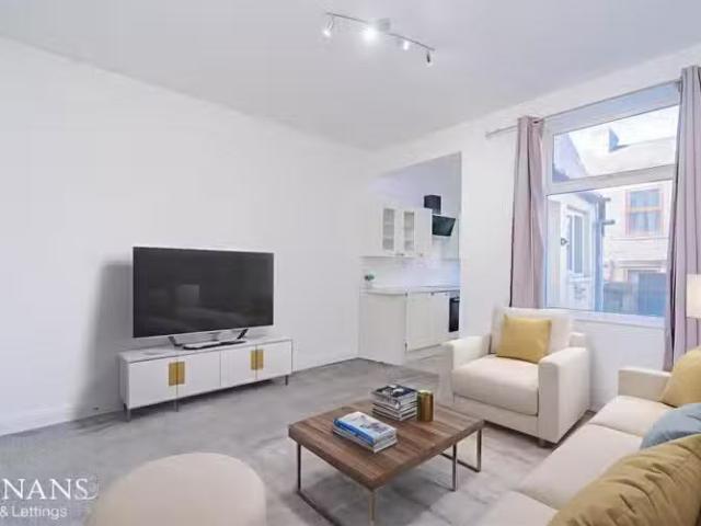 Cheap 1 BA 2 bedroom end of terrace house for rent in Cotton S.