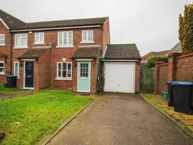 Cheap 1 BA 2 bedroom end of terrace house for rent in Westbury.