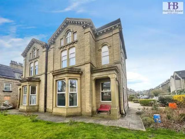 Nice 1 BA 2 bedroom flat for rent in Wellington Crescent, Ship.