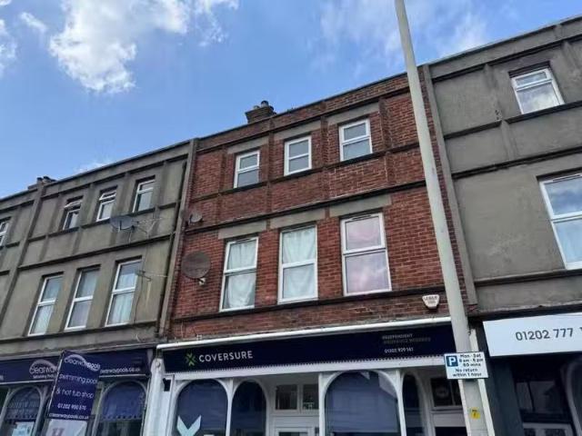 Unique 1 BA 2 bedroom flat for rent in Ashley Road, Poole, BH14