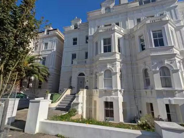 Just in! 1 BA 2 bedroom flat for rent in Augusta Gardens, Folk.