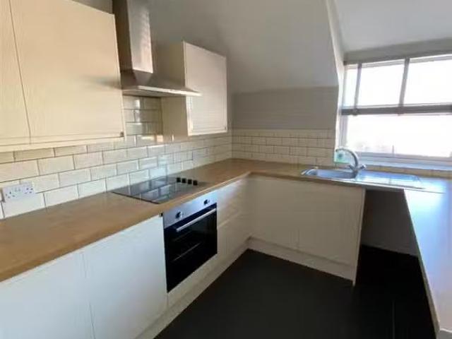Charming 1 BA 2 bedroom flat for rent in Crosby Road South, Wa.