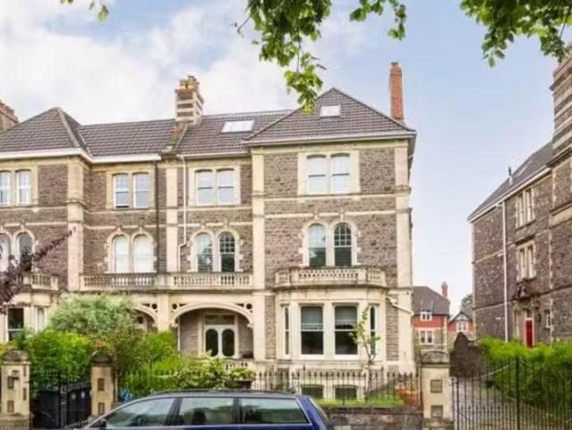 Rental! 1 BA 2 bedroom flat for rent in Downleaze, Stoke Bisho.