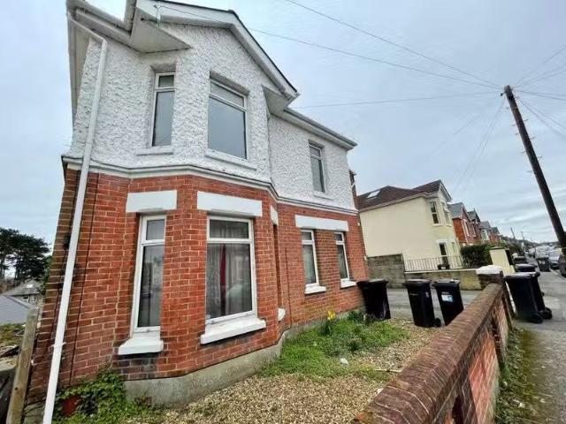 For Rent! 1 BA 2 bedroom flat for rent in Hankinson Road, Char.