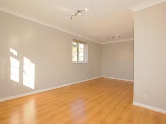 Cozy 1 BA 2 bedroom flat for rent in Hanson Close, Beckenham.
