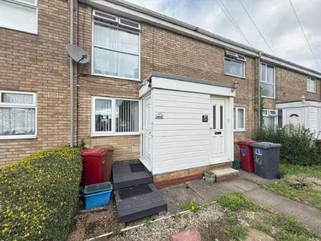 Nice 1 BA 2 bedroom flat for rent in Hilton Avenue, Sparthorpe.