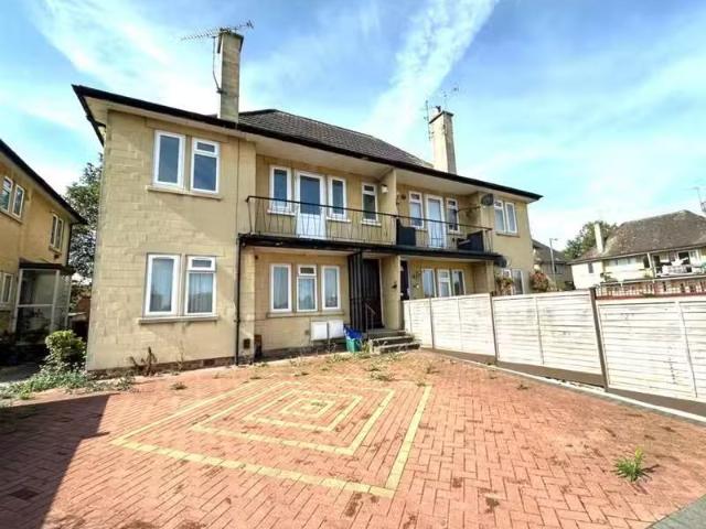 Nice 1 BA 2 bedroom flat for rent in Mayfields, Keynsham, BS31