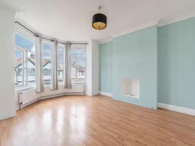 Nice 1 BA 2 bedroom flat for rent in Nibthwaite Road, Harrow.