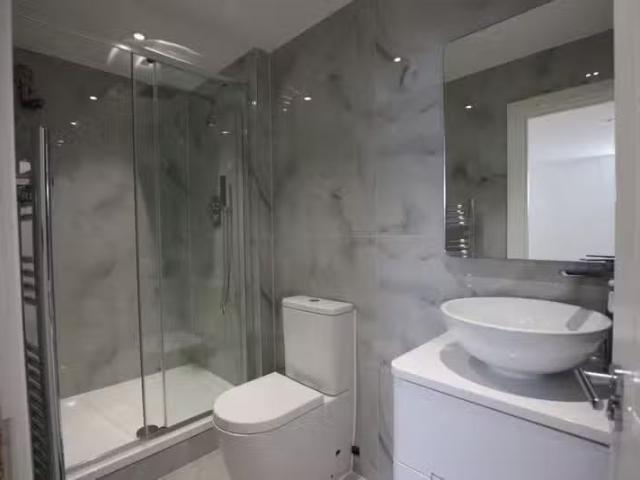 For Rent! 1 BA 2 bedroom flat for rent in Purley Rise, Purley.