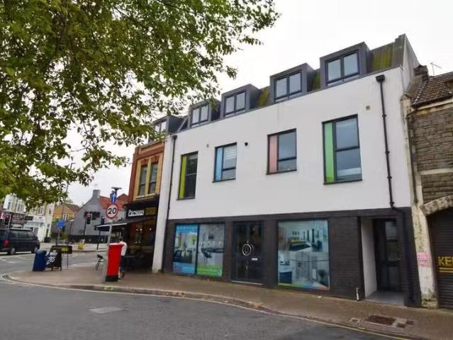 Just in! 1 BA 2 bedroom flat for rent in Redcatch Road, Bristo.