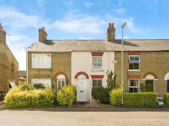 Cozy 1 BA 2 bedroom house for rent in Corbett Street, Cambridg.