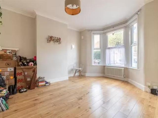 Rental! 1 BA 2 bedroom house for rent in Albert Road, London.