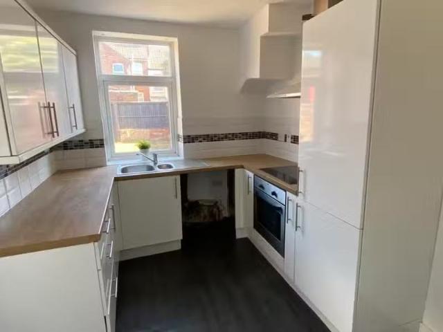 Cheap 1 BA 2 bedroom house for rent in Belmont Avenue, Balby.