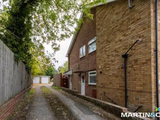Charming 1 BA 2 bedroom maisonette for rent in Manor House Lan.