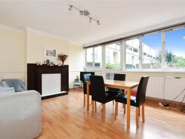 Deal! 1 BA 2 bedroom maisonette for rent in Smithy Street, Lon.