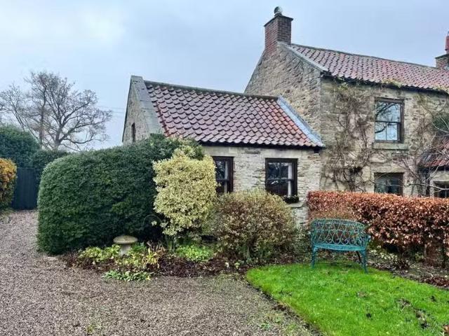 Charming 1 BA 2 bedroom semi detached bungalow for rent in, O.