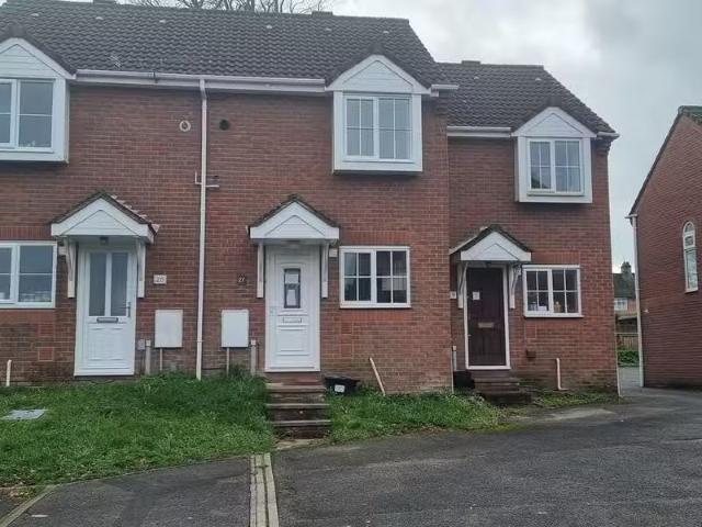 Charming 1 BA 2 bedroom terraced house for rent in Camellia Dr.