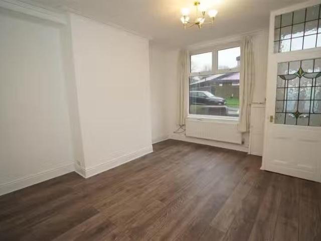 Charming 1 BA 2 bedroom terraced house for rent in Carlton Gro.