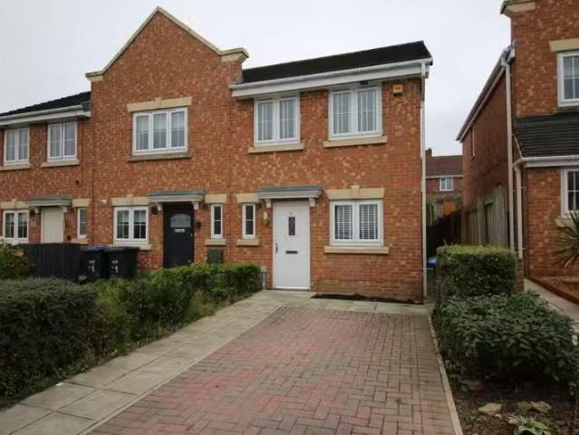 For Rent! 1 BA 2 bedroom terraced house for rent in Ashwood Cl.