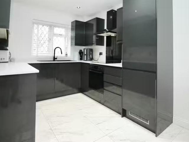 New 1 BA 2 bedroom terraced house for rent in Brandon Close, B.