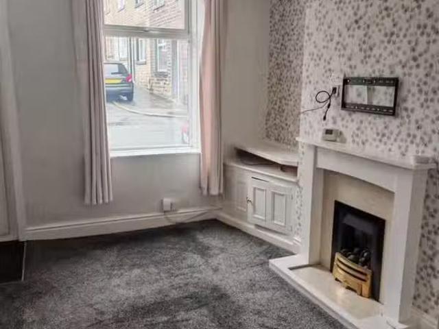 Deal! 1 BA 2 bedroom terraced house for rent in Gorple Street.