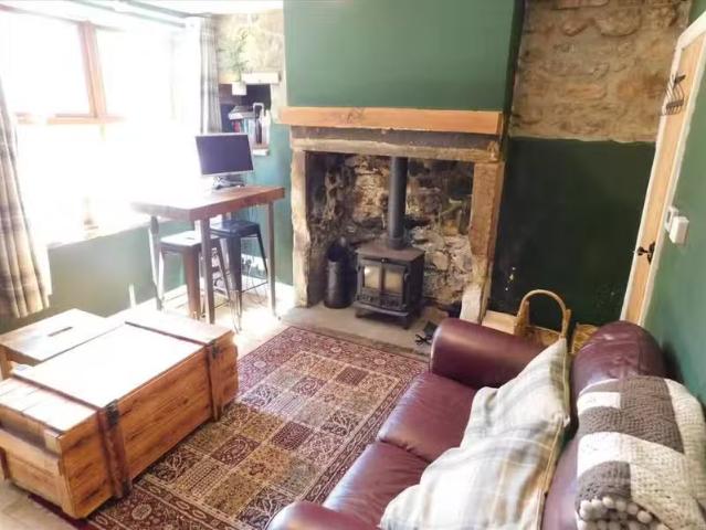 Deal! 1 BA 2 bedroom terraced house for rent in Front Street.