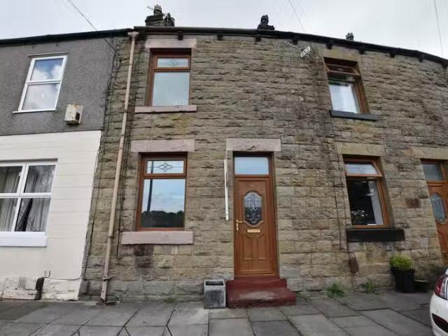 Deal! 1 BA 2 bedroom terraced house for rent in Heaton Road, L.