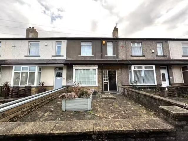 Cozy 1 BA 2 bedroom terraced house for rent in Institute Road.