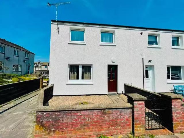 Cheap 1 BA 2 bedroom terraced house for rent in Lochaber Walk.