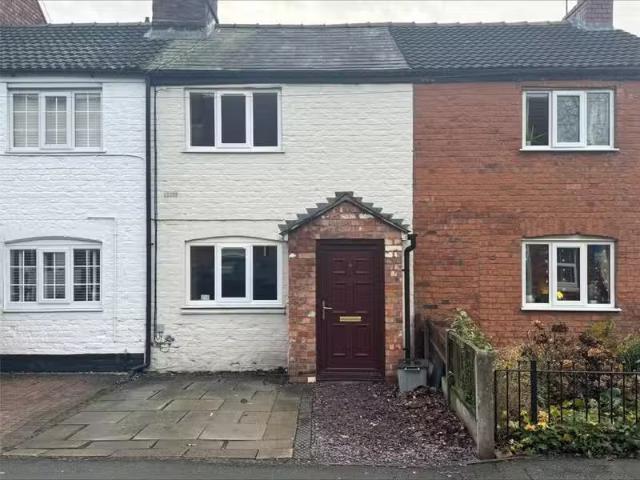 Charming 1 BA 2 bedroom terraced house for rent in School Lane.