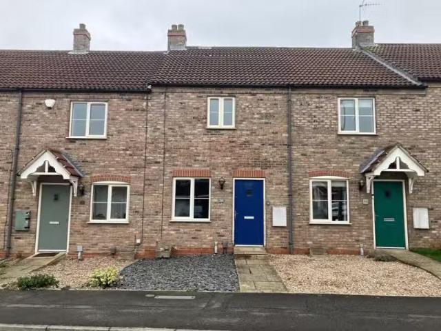 Just in! 1 BA 2 bedroom terraced house for rent in Wisteria Dr.