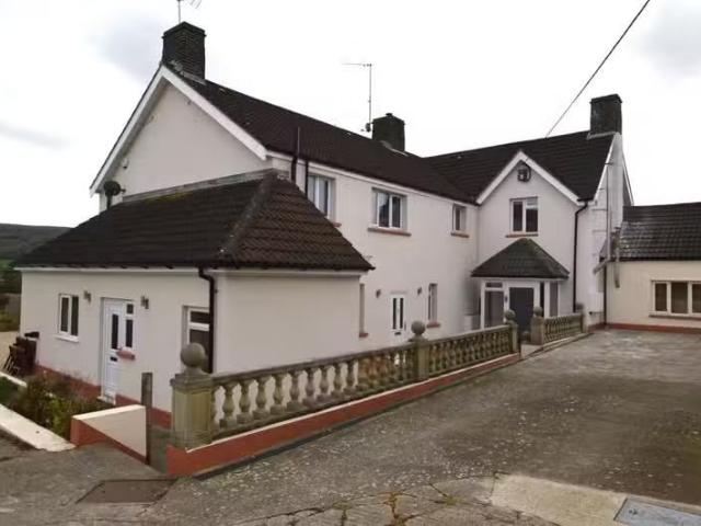 For Rent! 1 BA 2 bedroom terraced house for rent in The Rhodya.