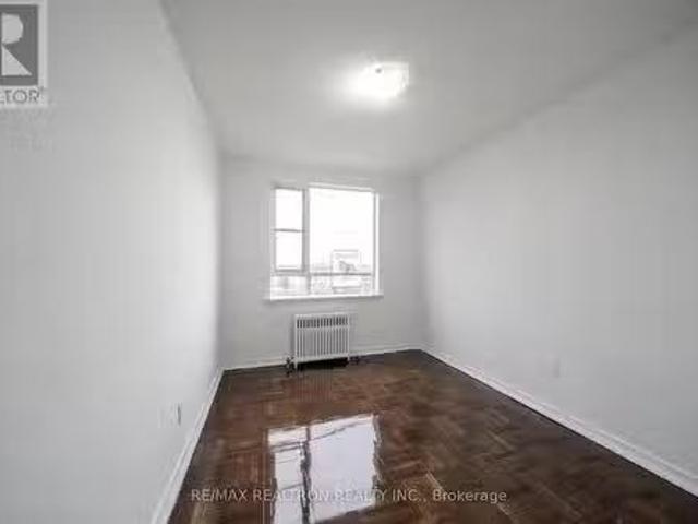Cozy 1 BA 302 2515 Eglinton Avenue W, Toronto, ON, M6M 1T2.