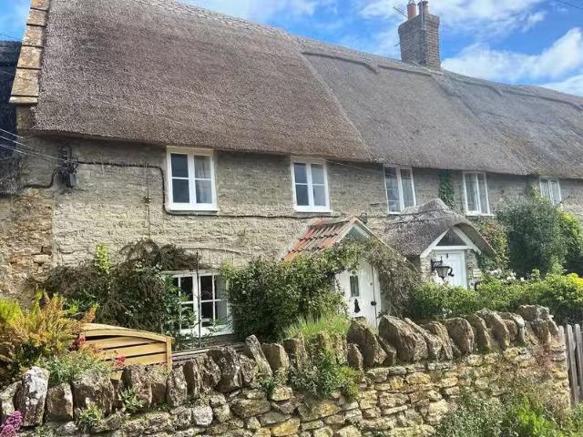 Cozy 1 BA 3 bedroom cottage for rent in East Coker, Somerset.