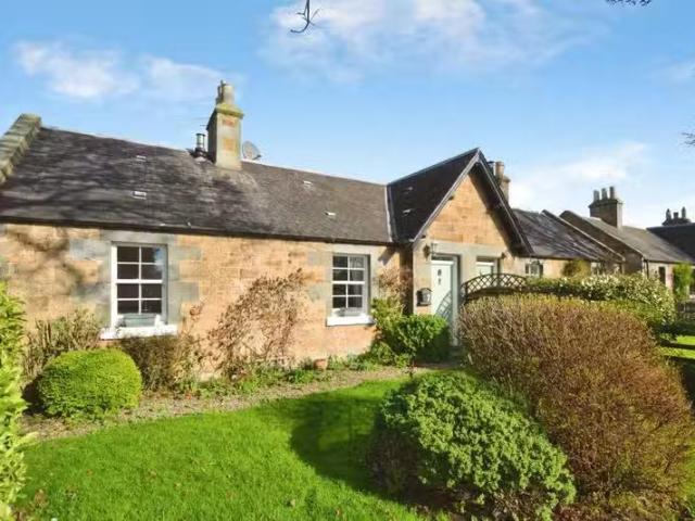 Deal! 1 BA 3 bedroom cottage for rent in Fenton Barns Farm Cot.