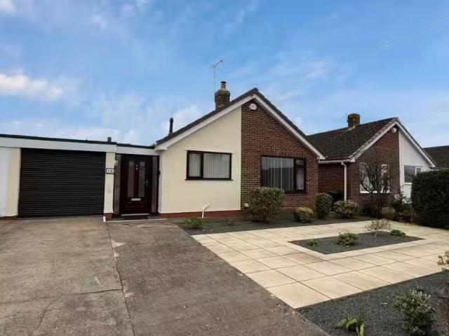 Cozy 1 BA 3 bedroom bungalow for rent in Beechwood Road, Nails.