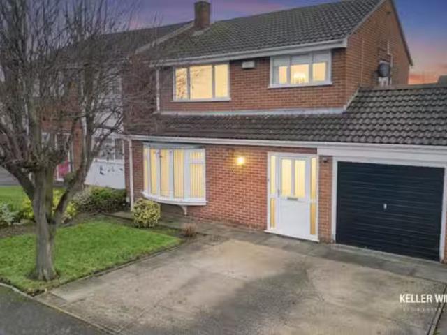 Just in! 1 BA 3 bedroom detached house for rent in Avon Close.