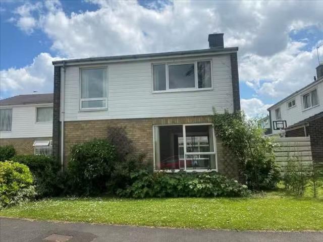 Just in! 1 BA 3 bedroom detached house for rent in Hill Meadow.