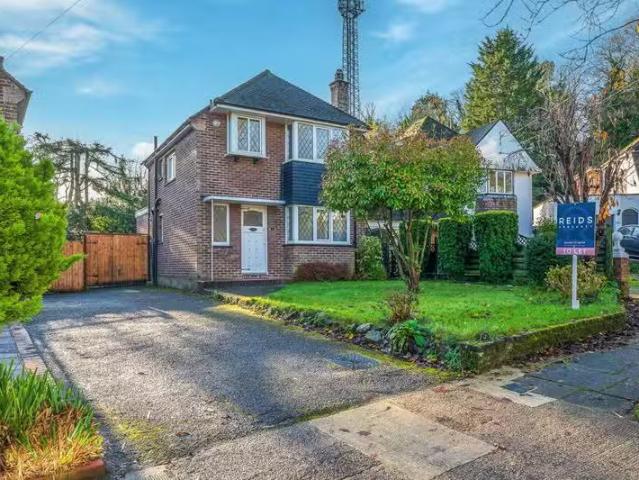For Rent! 1 BA 3 bedroom detached house for rent in St Aubyns.