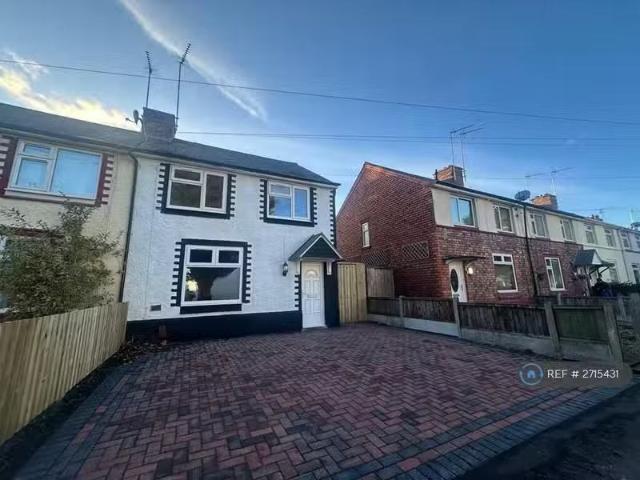 Charming 1 BA 3 bedroom end of terrace house for rent in Centr.