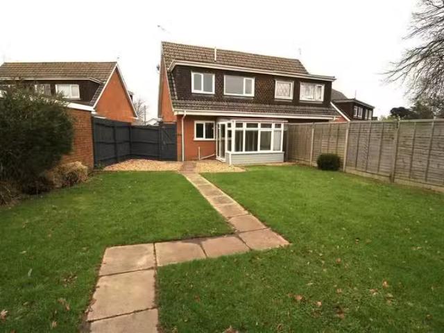 Nice 1 BA 3 bedroom house for rent in Dean Close, Poole, BH15