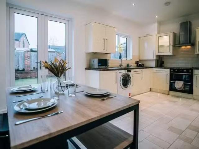 Cheap 1 BA 3 bedroom house for rent in Haughton Road, Darlingt.