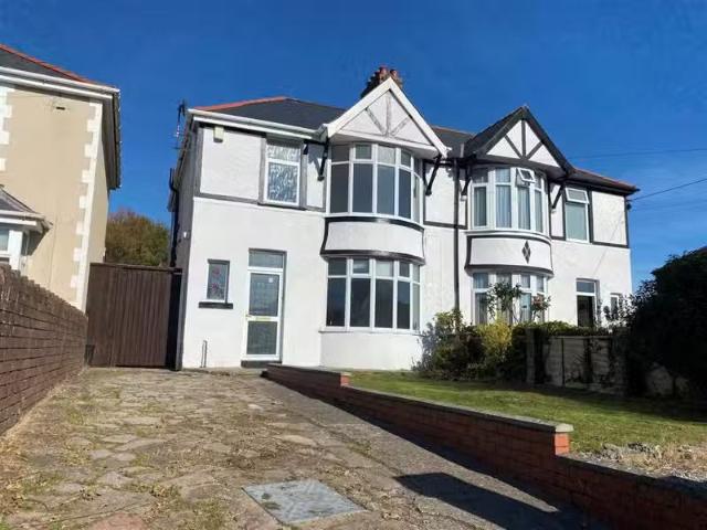 Cheap 1 BA 3 bedroom house for rent in West Road, Nottage, Por.