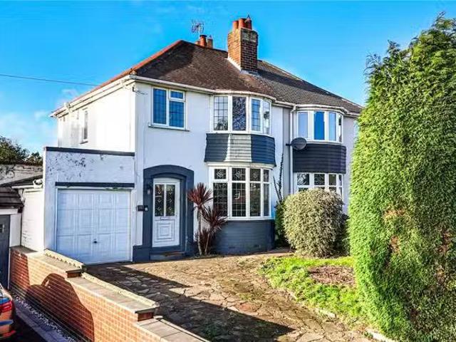 Unique 1 BA 3 bedroom semi detached house for rent in Tamworth.