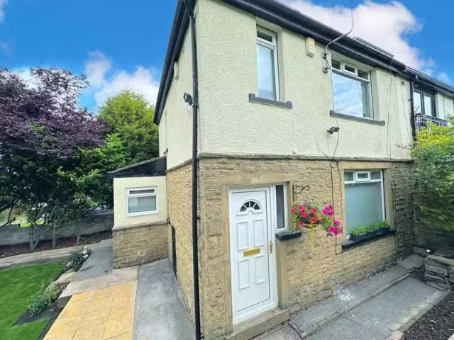 Charming 1 BA 3 bedroom semi detached house for rent in Beacon.