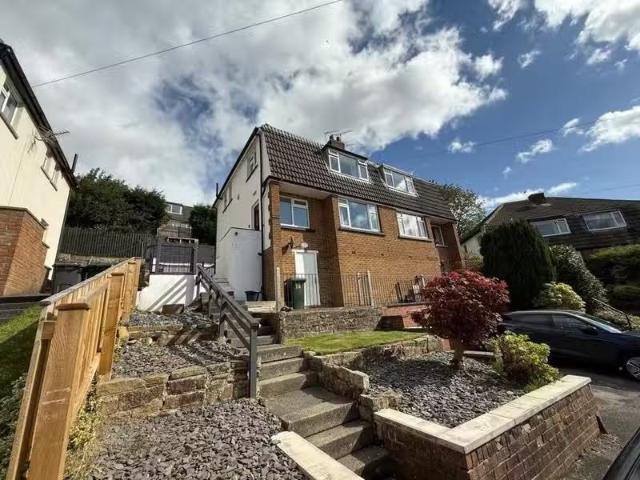 Rental! 1 BA 3 bedroom semi detached house for rent in Carr Gr.